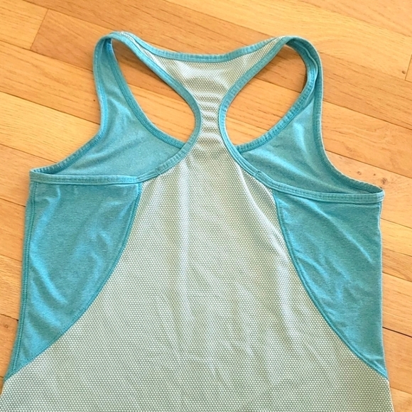Cute women's tank top.  Size S - Picture 8 of 11